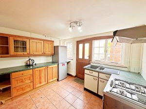 Kitchen- click for photo gallery